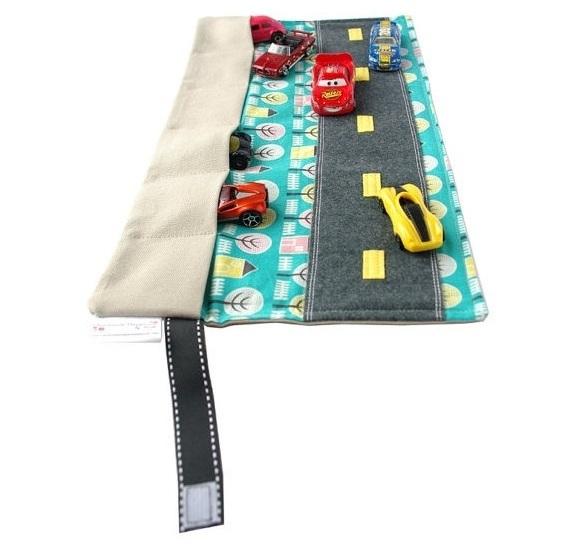 10 Car Activities for Toddlers - Toddler Travel Play Mat with Carsd via @stitchesandpress